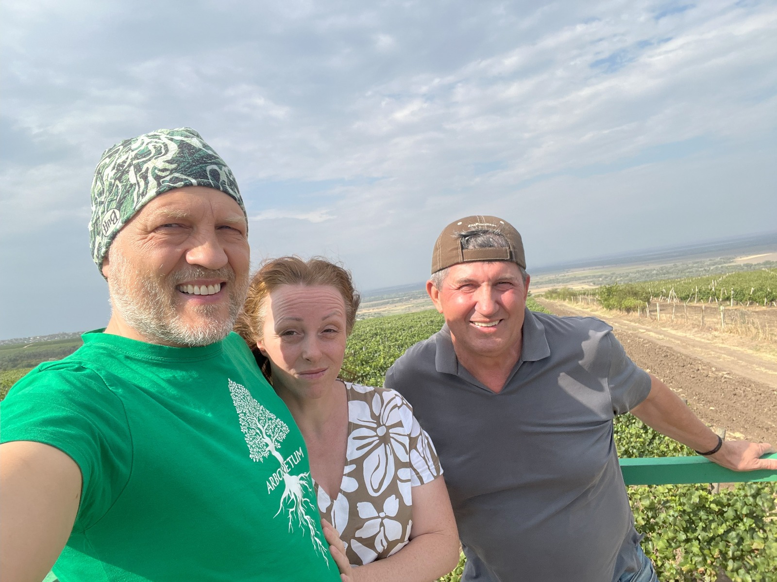 Selfie: Alexandru V. Sainsus, Diana Sainsus, Gheorghe Arpentin